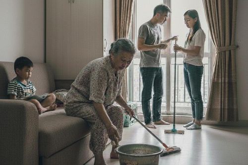 3 thế hệ chui trong căn hộ bé tí vì lỡ bán đất quê, giá nhà Hà Nội tăng như gió