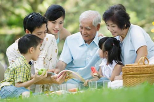 Về già mới thấm: Có tiền, có sức khỏe… vẫn không bằng sống cùng con cháu
