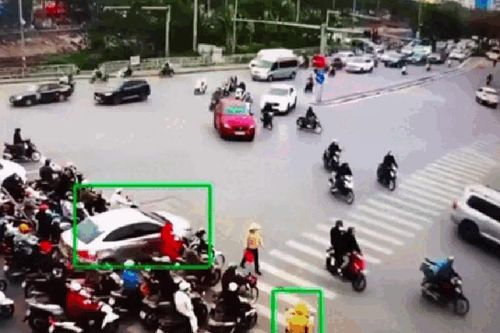 Hà Nội: CSGT kích hoạt 'làn sóng xanh', mở đường cứu sản phụ vỡ ối giờ cao điểm