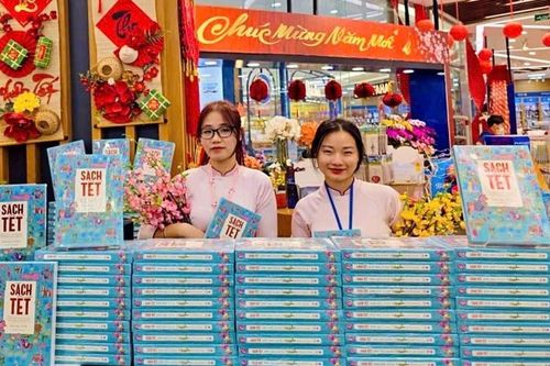 Một doanh nghiệp chi gần 42 triệu đồng mua sách Tết tặng nhân viên