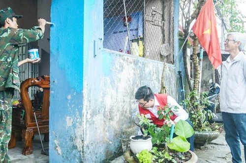 Đà Nẵng: Sơn nhà mới, đón Tết yên vui