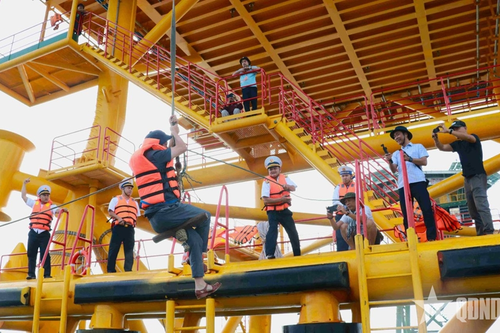 Bộ tư lệnh Vùng 2 Hải quân: Thăm, chúc Tết cán bộ, chiến sĩ nhà giàn