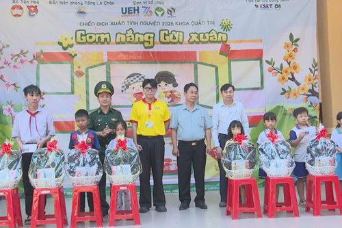 'Gom nắng gửi xuân' nơi biên giới Tây Ninh