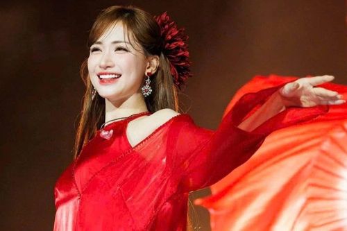 Đứng trước cột mốc 12 năm sự nghiệp, Hòa Minzy quyết 'chơi tất tay' với fancon thu hút hàng nghìn khán giả