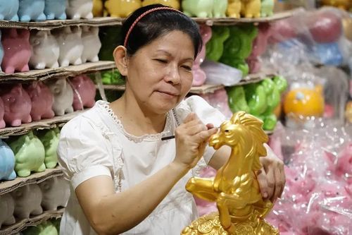 Ngựa gốm Đất Thủ phục vụ thị trường tết