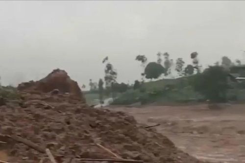 Lở đất và lũ quét tại Indonesia: 7 người thiệt mạng, 82 người mất tích