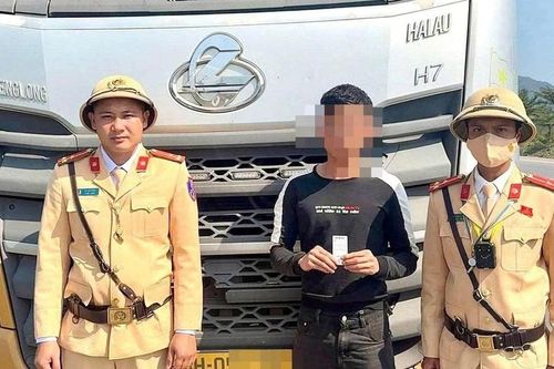 Cảnh sát giao thông Hà Tĩnh phát hiện một lái xe dương tính ma túy