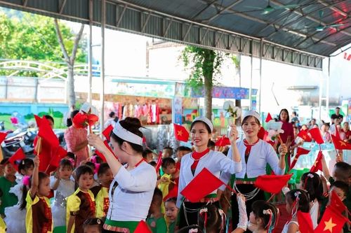 Giảm nghèo bền vững ở Cao Dương nhờ hình thức truyền thông đa dạng