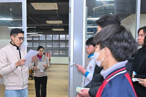 Những thí sinh đầu tiên tham dự kỳ thi đánh giá tư duy của ĐH Bách khoa Hà Nội