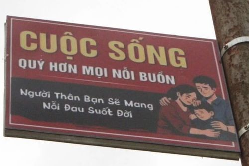 'Níu kéo' sự sống bằng những dòng chữ lay động trên cầu Sêrêpốk