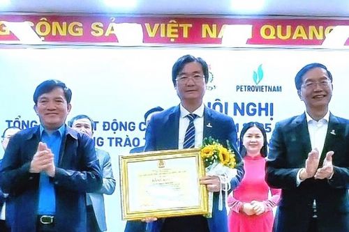 Tôn vinh tập thể, cá nhân tiêu biểu trong phong trào Công đoàn Petrovietnam