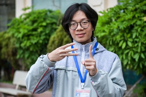 Từ học sinh 'tầm trung', nam sinh Ninh Bình bứt phá thành thủ khoa toàn quốc