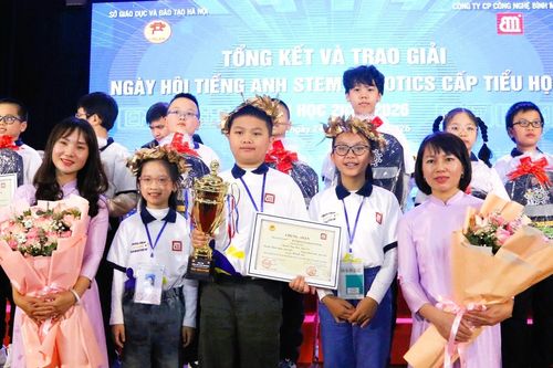 82 trường có đội thi được trao giải ở Ngày hội tiếng Anh STEM Robotics Hà Nội