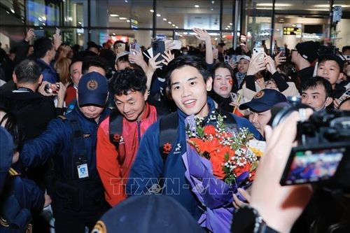 Đội tuyển U23 Việt Nam về nước trong sự chào đón nồng nhiệt của người hâm mộ