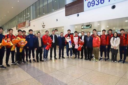 Lãnh đạo Cục Thể dục thể thao đón đội tuyển U23 Việt Nam tại sân bay quốc tế Nội Bài