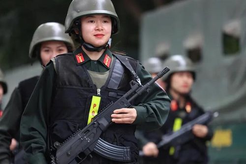 Những nữ chiến sĩ Công an quả cảm góp phần vào thành công của Đại hội Đảng XIV