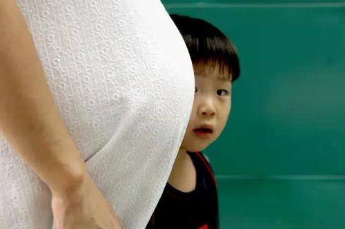 'Giông tố' tài chính khiến gia đình trẻ ngại sinh con