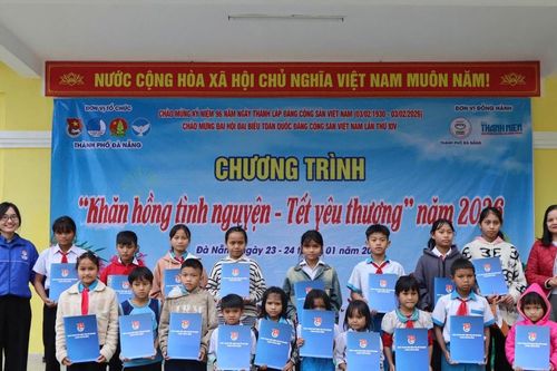Mang Tết yêu thương đến học sinh và người dân khó khăn xã Nam Trà My