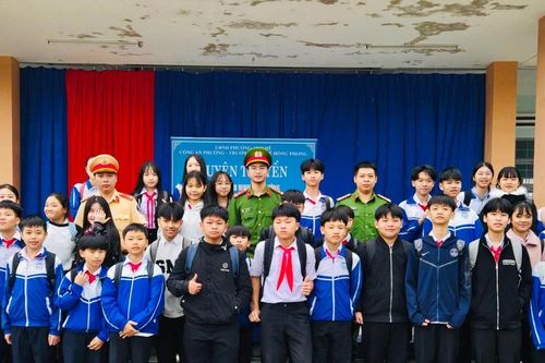Tuyên truyền pháp luật cho học sinh Trường THCS Lê Hồng Phong