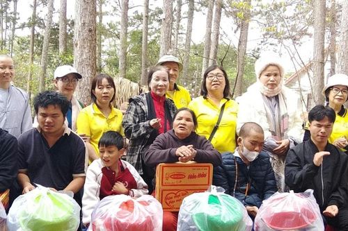 Trao tặng 440 suất quà cho hội viên người mù trong tỉnh Lâm Đồng