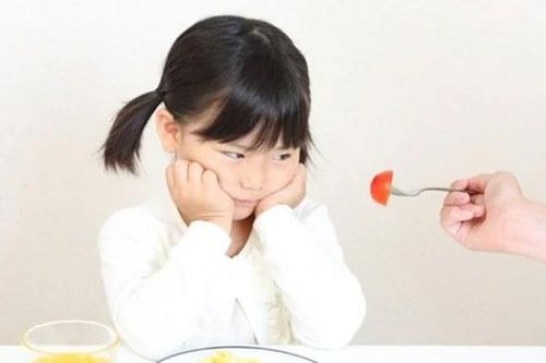 Trẻ lười ăn rau quả, có nên cho uống bổ sung vitamin tổng hợp không?