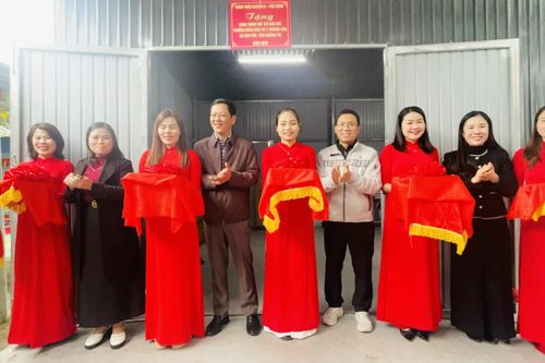 Khánh thành bếp ăn bán trú cho học sinh đồng bào Rục