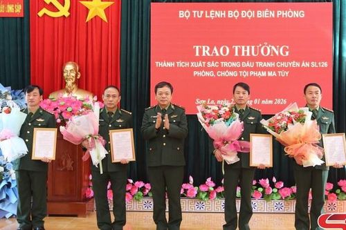 Trao thưởng cho các lực lượng Chuyên án phòng chống tội phạm ma túy