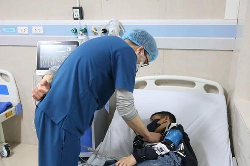 Bé nhập viện vì ngộ độc hạt củ đậu, bác sĩ cảnh báo nguy cơ tiềm ẩn