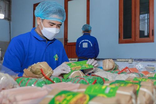 Đặc sản Tết 'tăng ca' để phục vụ thị trường