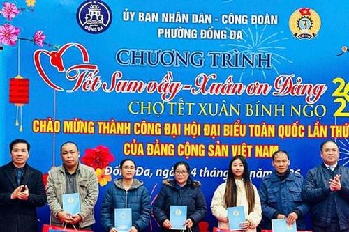 Ấm áp 'Tết Sum vầy - Xuân ơn Đảng' ở phường Đống Đa