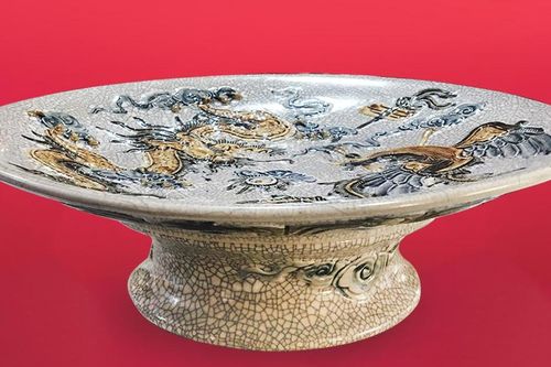 Mâm bồng để trước hay sau bát hương là đúng?