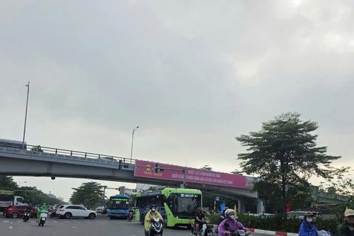 Tổ chức lại giao thông nút giao Cổ Linh- Đàm Quang Trung từ hôm nay 25-1