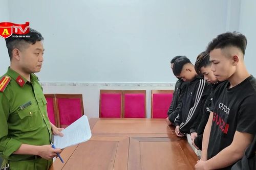 Mâu thuẫn trên đường, một thanh niên bị chém đứt gân chân