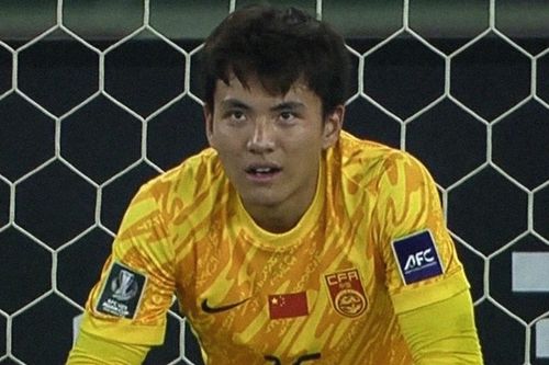 Ánh mắt bất lực của Li Hao