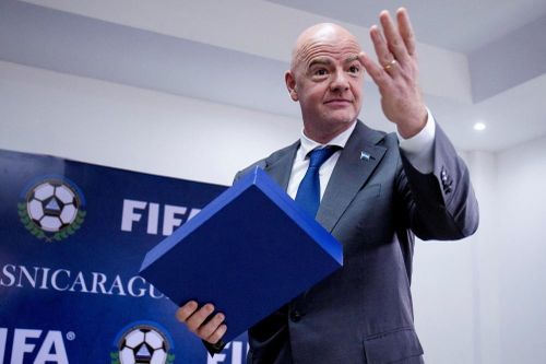FIFA lại gây tranh cãi dữ dội