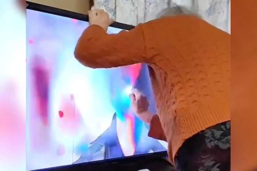 Cụ bà 91 tuổi đập vỡ tivi vì thấy nhân vật yêu thích trong phim bị bắt nạt