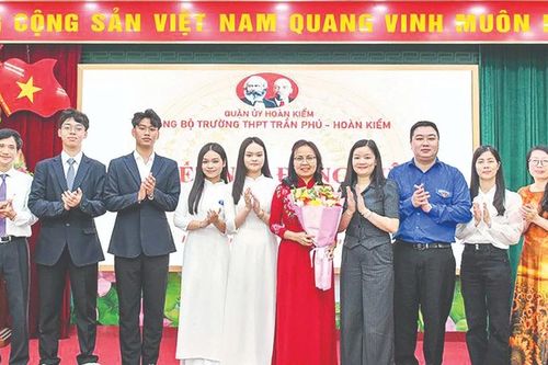 Nâng cao hiệu quả công tác kết nạp đảng viên trẻ