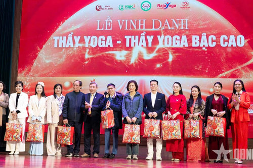 Vinh danh thầy yoga và thầy yoga bậc cao