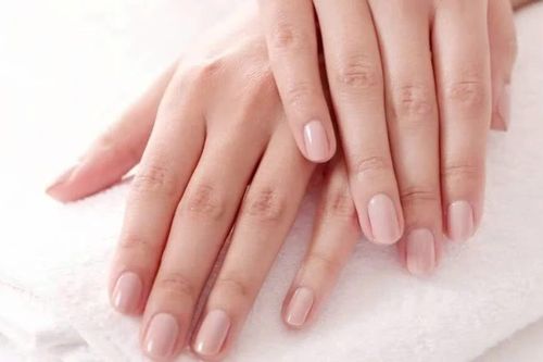 Thói quen hằng ngày giúp móng tay bớt gãy yếu, khô xước