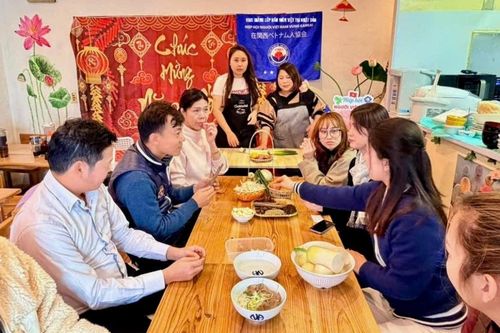 Lớp dạy nấu ăn truyền thống gắn kết cộng đồng người Việt tại Osaka