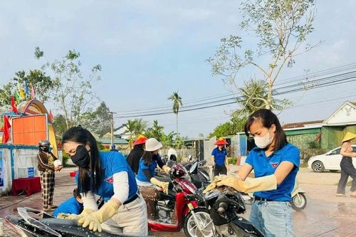 Thanh niên rửa xe gây quỹ, mang Tết yêu thương đến trẻ em khó khăn