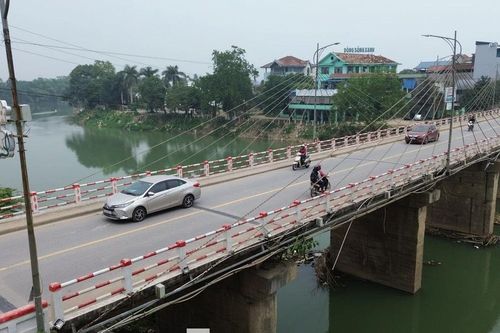 Thái Nguyên cấm người và phương tiện qua cầu Gia Bẩy