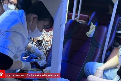 Đỡ đẻ cho sản phụ sinh đôi ngay trên xe khách giường nằm ở Huế