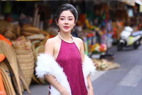 Các 'nàng thơ' xúng xính áo dài, rủ nhau đến chợ Biên Hòa chụp ảnh Tết