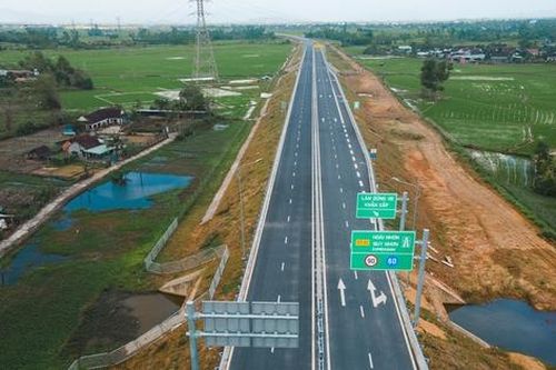 Cận cảnh tuyến cao tốc qua Gia Lai hơn 12.400 tỷ đồng, sẵn sàng thông xe dịp Tết