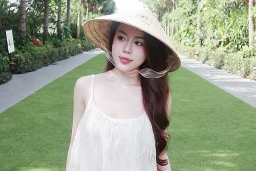 Nhan sắc xinh đẹp của bạn gái Quốc Việt - cầu thủ sút tung lưới Hàn Quốc