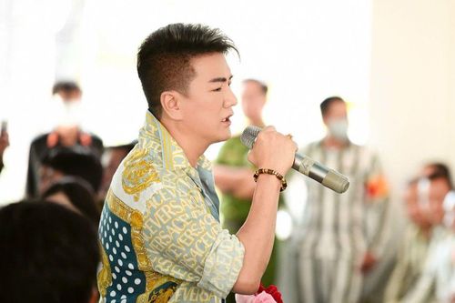 Đàm Vĩnh Hưng và những mùa xuân đi ngược chiều hào quang
