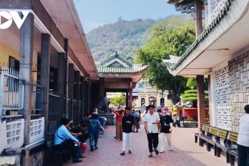 An Giang: Hành hương Miếu Bà Chúa Xứ Núi Sam dịp tạ lễ cuối năm