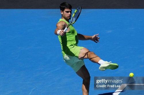 Carlos Alcaraz đánh bại Tommy Paul sau 3 set kịch tính tại Australian Open