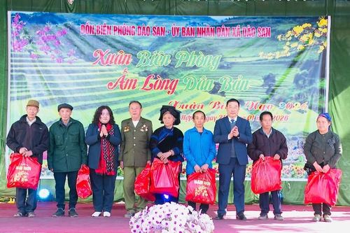 Chương trình 'Xuân Biên phòng ấm lòng dân bản' tại bản Hợp II